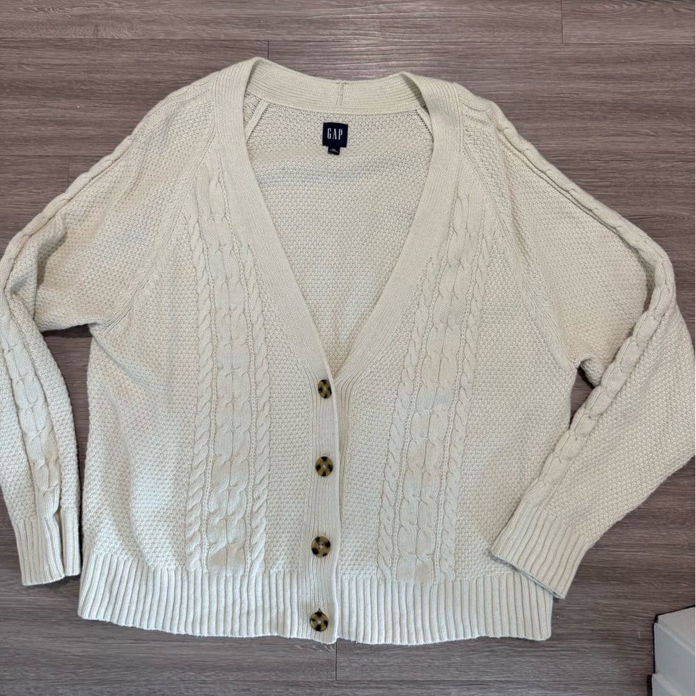 Cable knit bottom down sweater